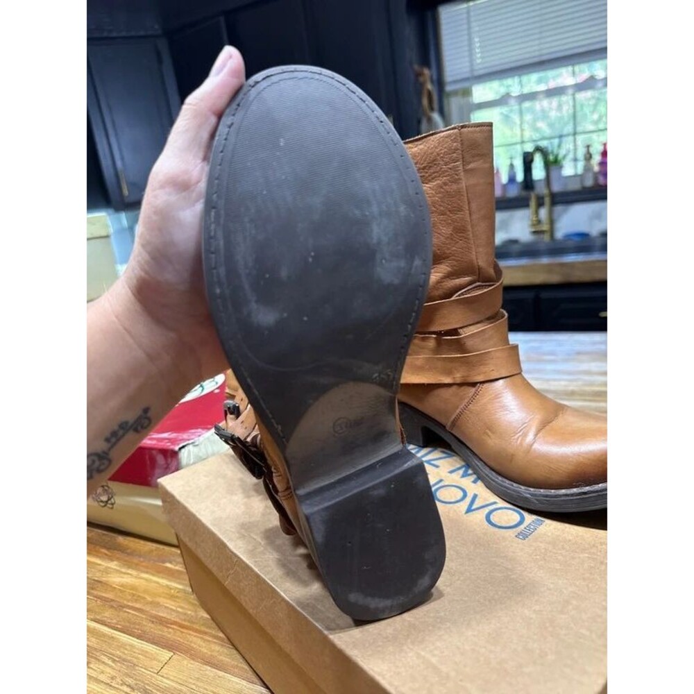 Boots - Picture 6 of 6